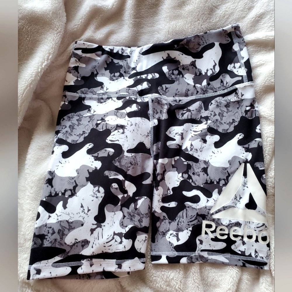 Women's Reebok Camo Biker Shorts ( Size: S )